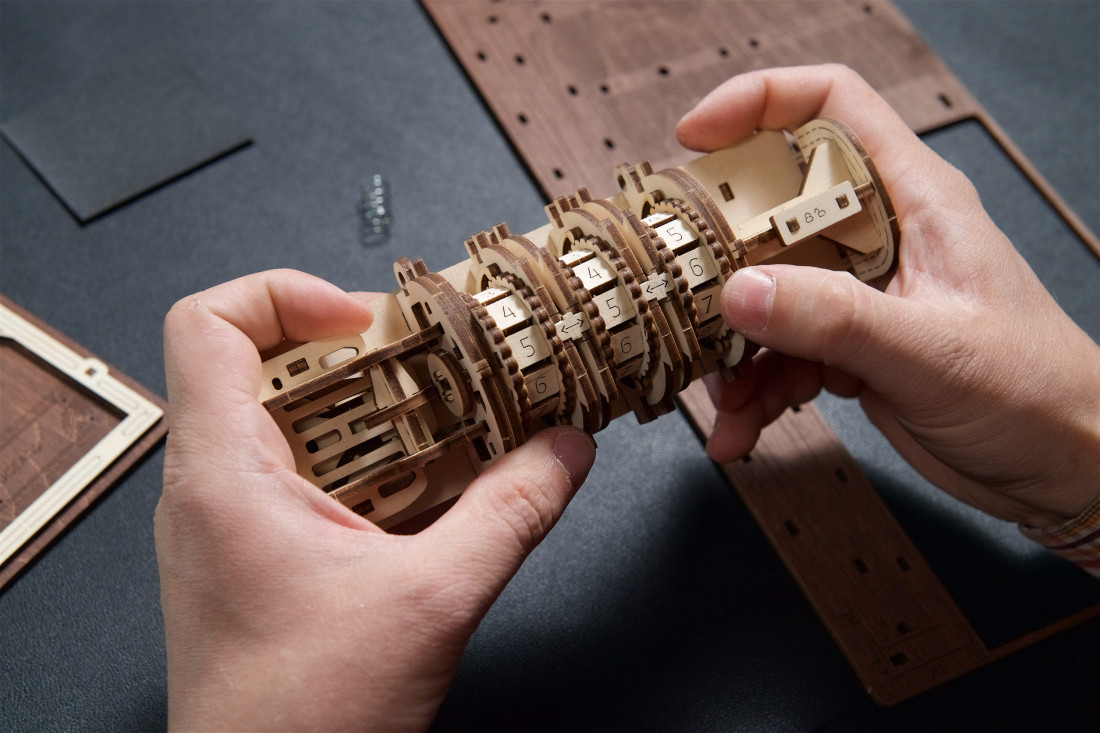 Kit de modélisme Livre des Secrets – UGEARS – Image 8